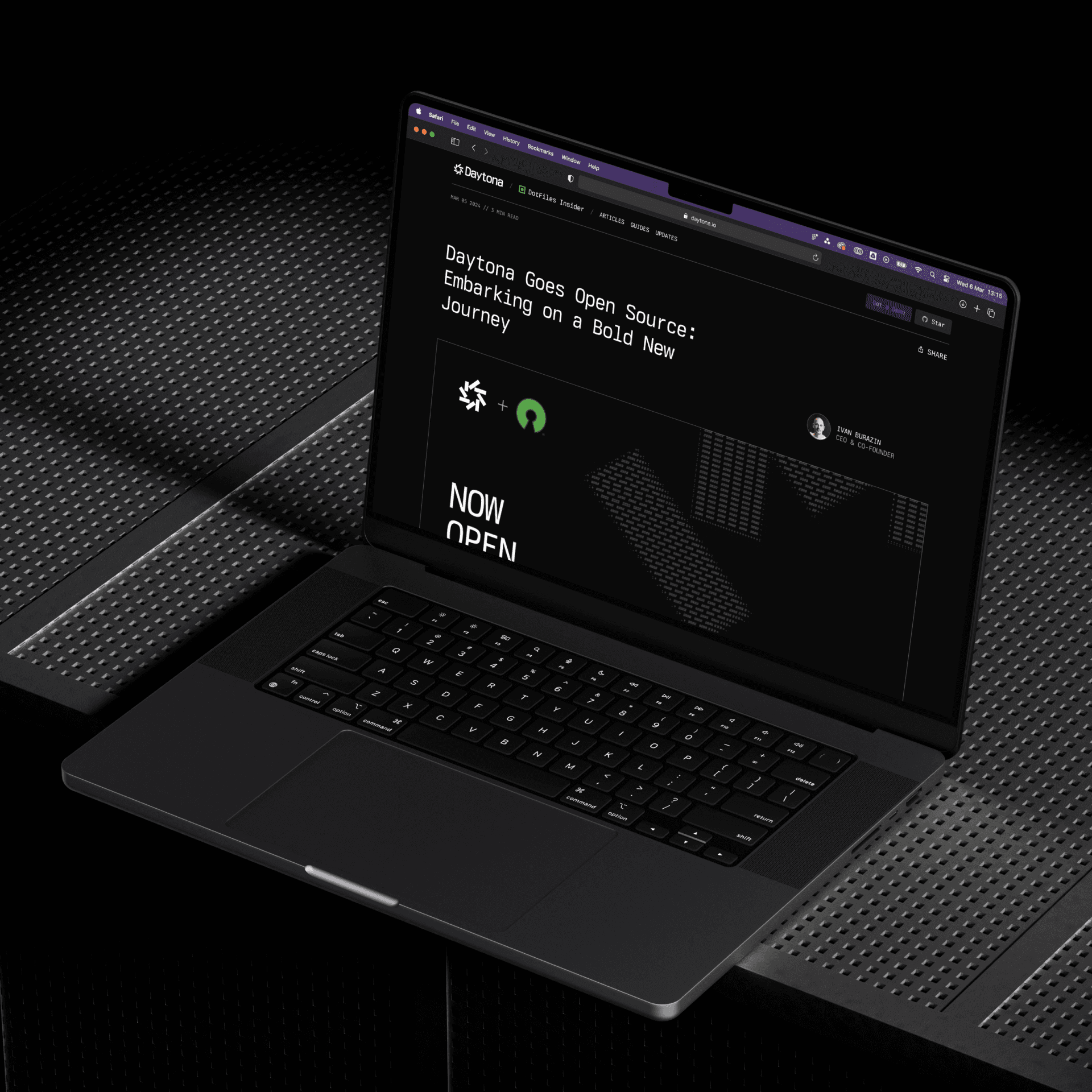 Daytona blog page laptop mockup